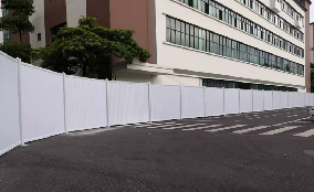旭東施工圍擋廠家-PVC圍擋在安過程中有哪些特點(diǎn)？