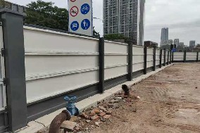 旭東圍擋廠家-彩鋼圍擋板有什么優(yōu)勢？