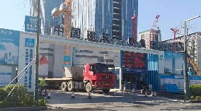 圍擋廠家、建筑施工圍擋圍深圳新材料產(chǎn)業(yè)大廈項(xiàng)目提供安全保障
